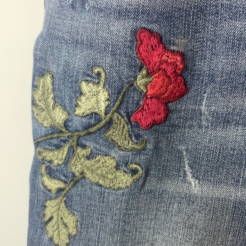 Code Bleu Embroidered Floral Jean - Picture 7 of 13